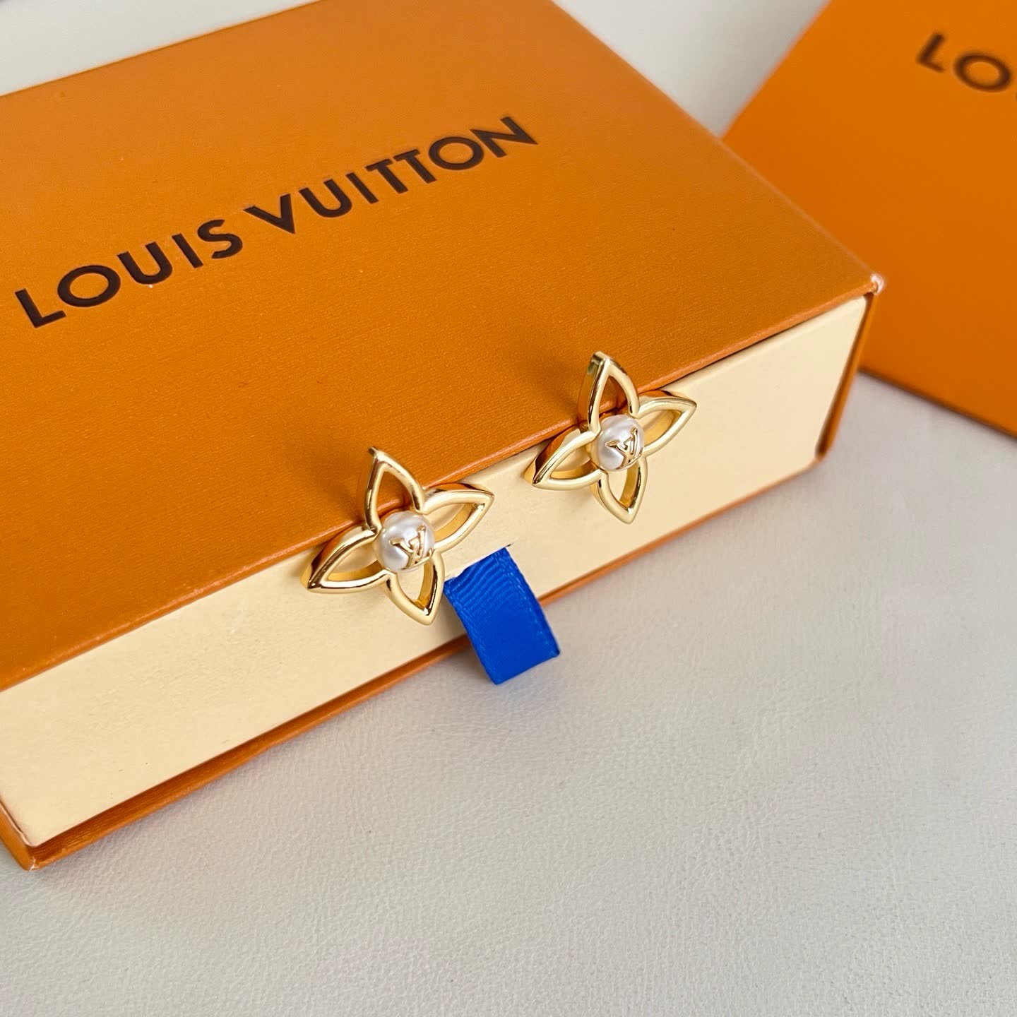 Louis Vuitton Gold Flower Stud Earrings